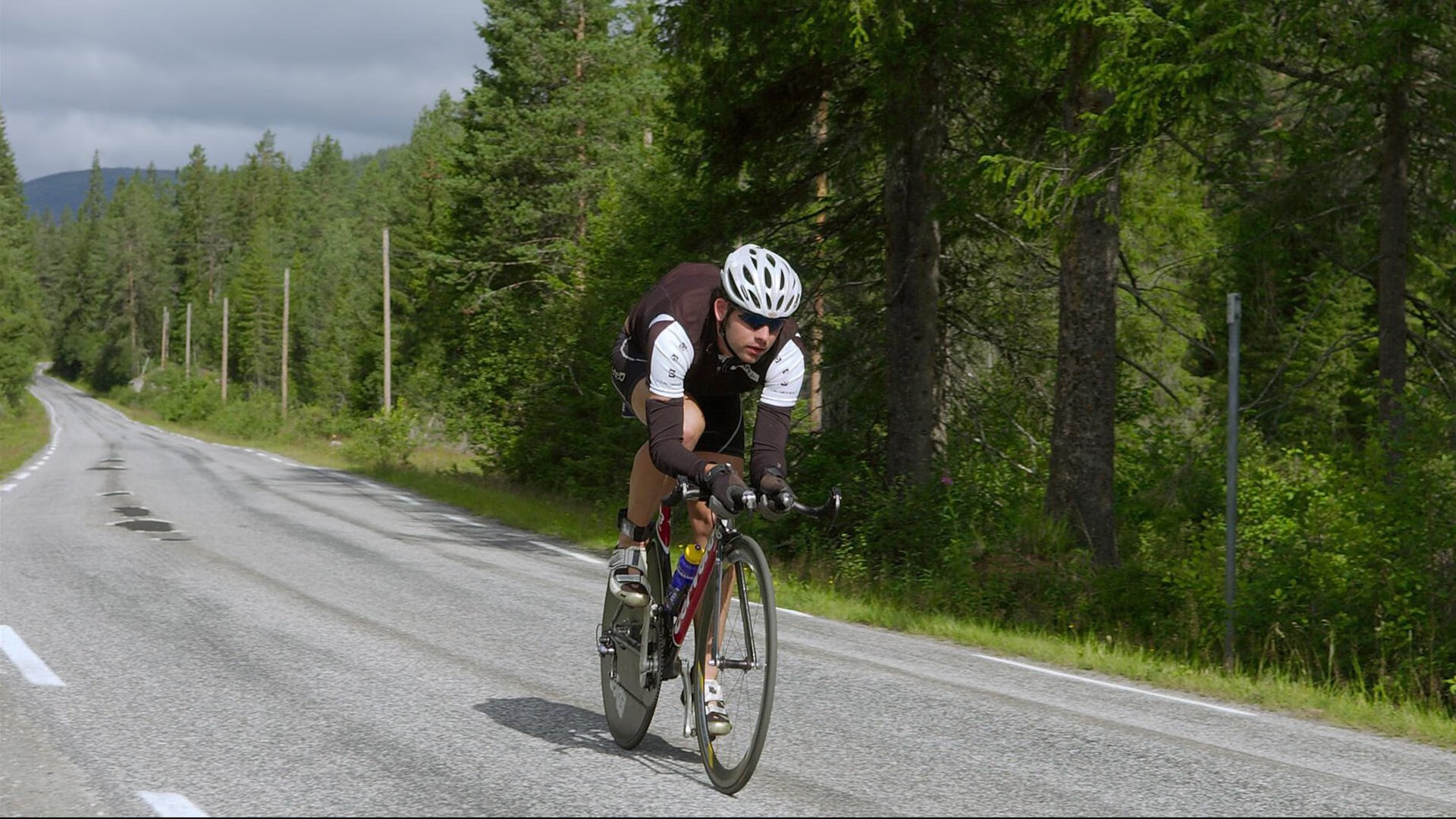 水晶宫前锋扎哈尔草莽突破，吊射破网，英超水晶宫扎哈